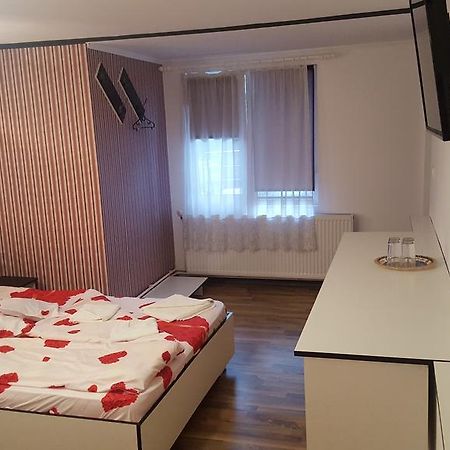 דירות Haţeg Casa Leo מראה חיצוני תמונה